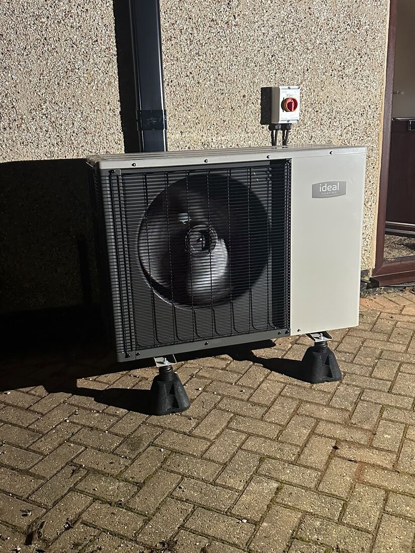Air source heat pump installation in Dronfield by AuraNord