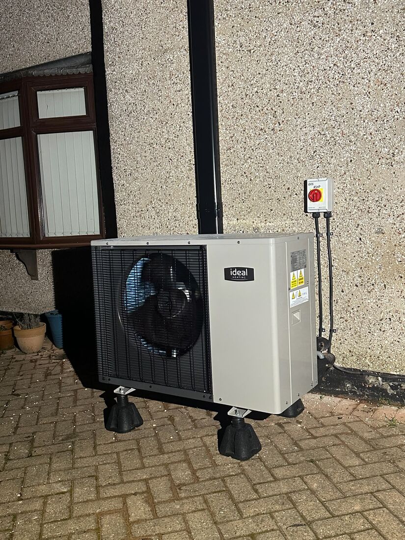 Air source heat pump installation in Dronfield by AuraNord