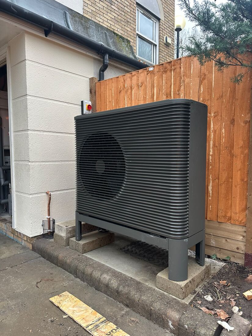 Air source heat pump installation in London by AuraNord