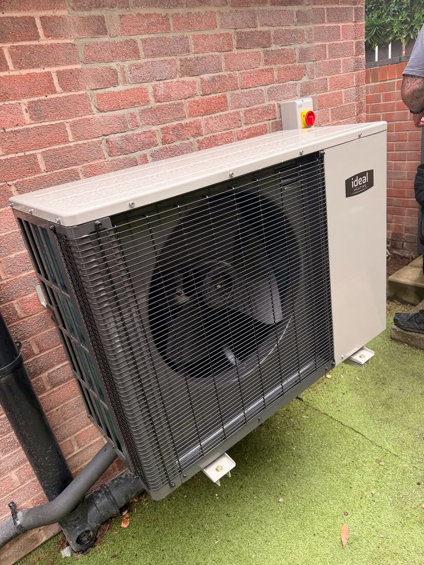 Air source heat pump installation in Rotherham by AuraNord