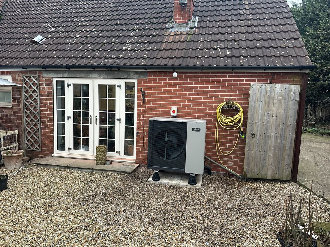 Air source heat pump installation in Worksop, Nottinghamshire by AuraNord